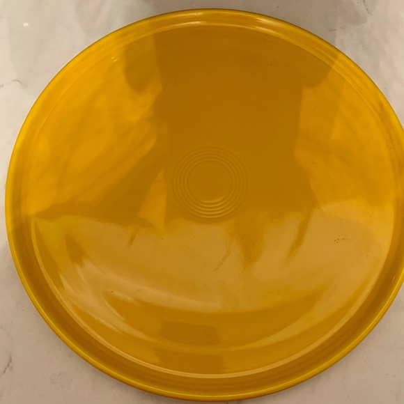 Fiesta Daffodil Pizza Pan - Picture 1 of 3